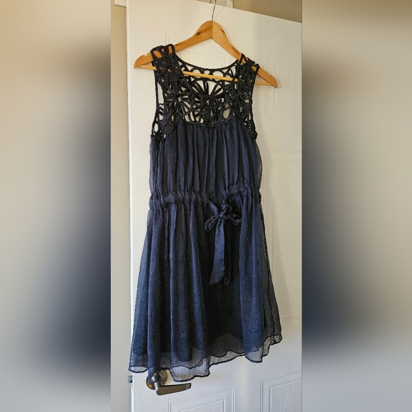 Dress - Picture 3 of 4